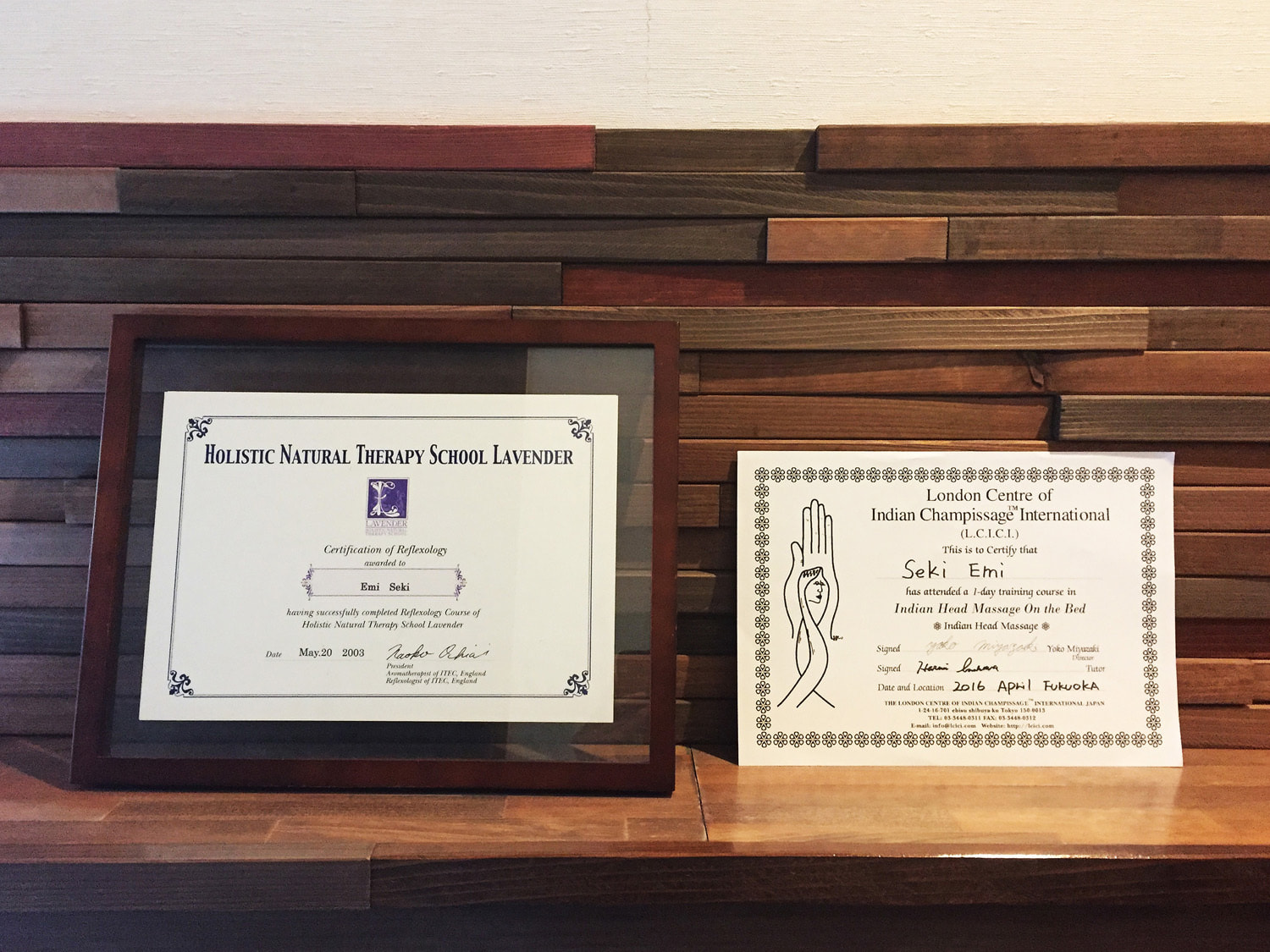 額縁に入った認定証